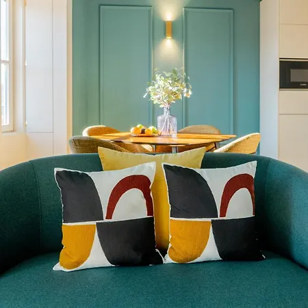 Award Winning Design Center - River View By Lisbeyond * Oporto