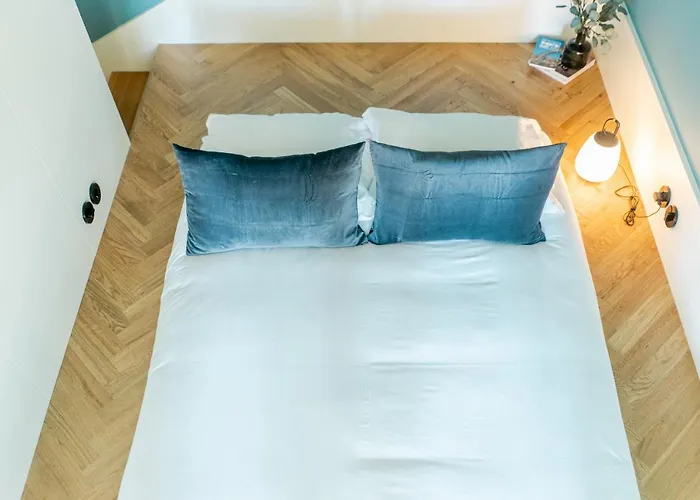 Award Winning Design Center - River View By Lisbeyond Apartment