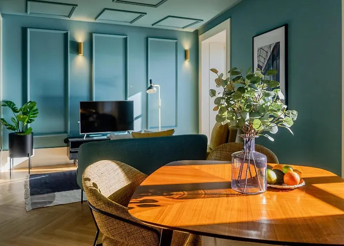 Award Winning Design Center - River View By Lisbeyond Apartment *