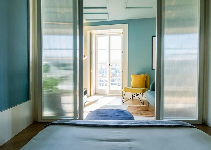 Award Winning Design Center - River View By Lisbeyond Apartment