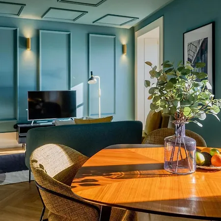 Award Winning Design Center - River View By Lisbeyond Apartment *