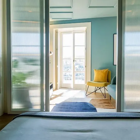 Award Winning Design Center - River View By Lisbeyond Apartment