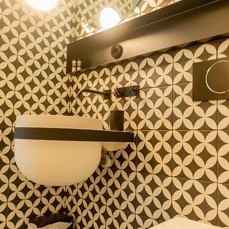 Award Winning Design Center - River View By Lisbeyond * Порту